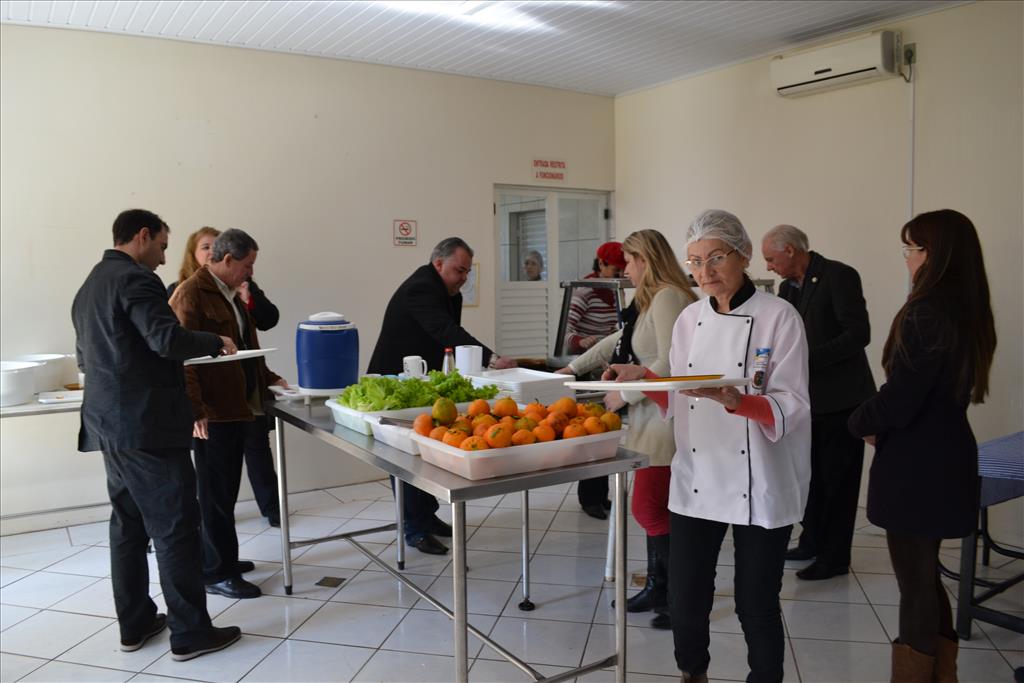 Cozinha Comunitária reabre servindo 200 refeições diárias